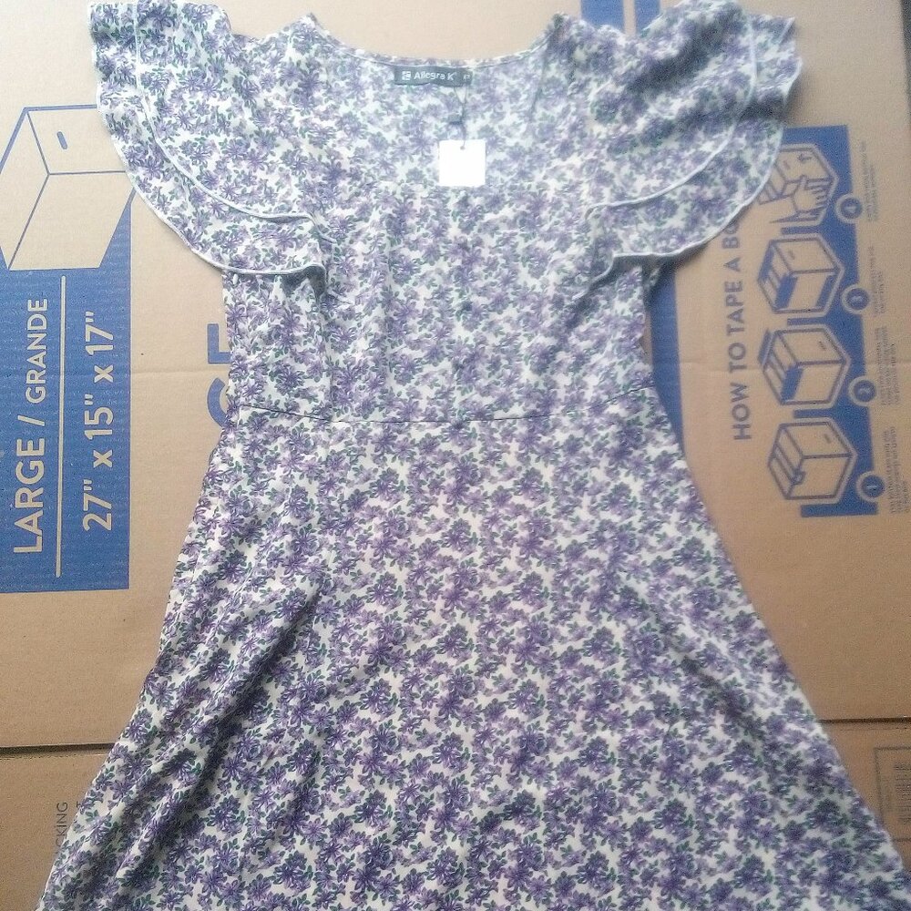 Women's(juniors) Allegra K. floral dress. Size small NWT